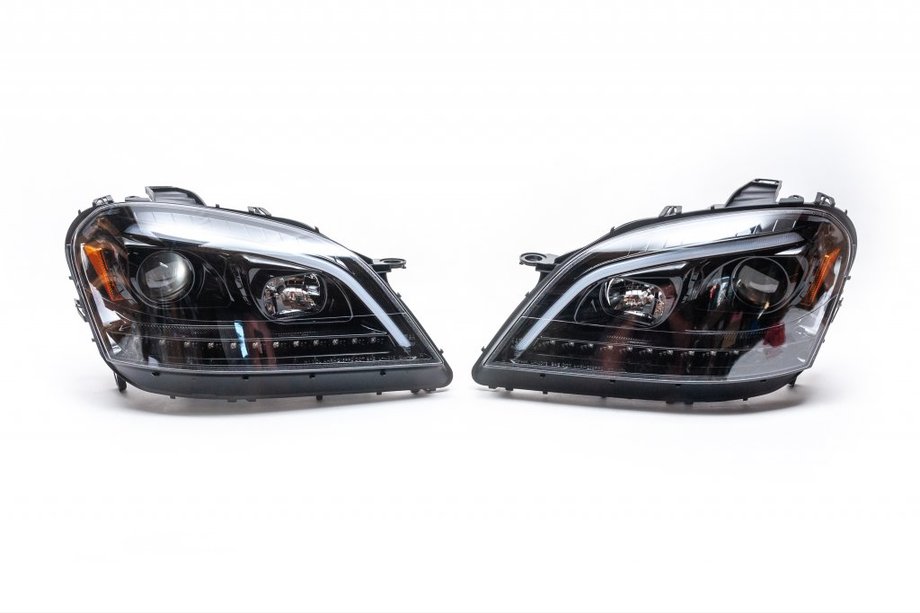 Mercedes ML W164 2005–2011 Přední světlomety s LED prvkem (2005-2008, 2 ks, tmavé) Image