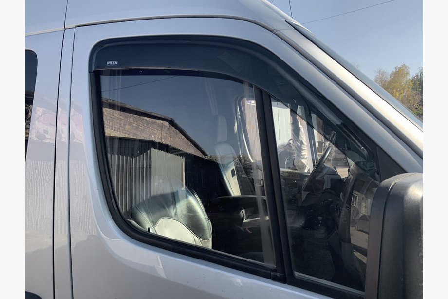 Mercedes Sprinter W906 2006–2018 Okenní deflektory lepené (2 ks, Niken) Image