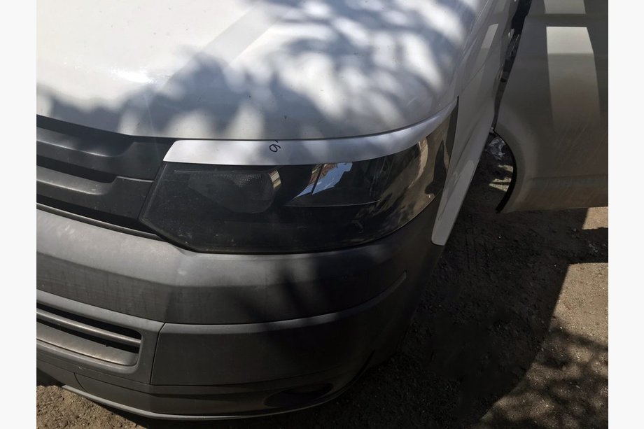 Volkswagen T5 2010–2015 Mračítka na světlomety (2 ks, k lakování) Image
