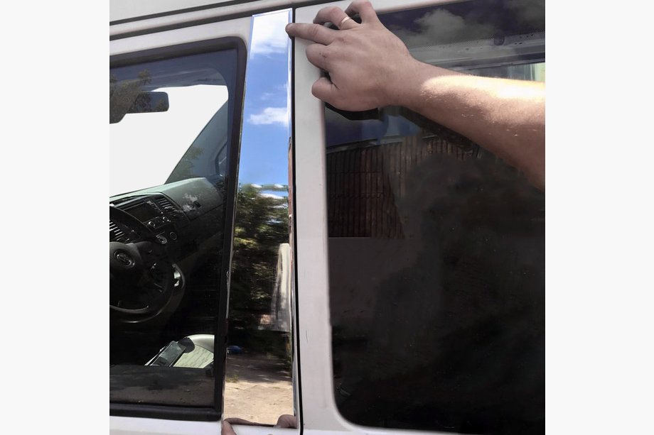 Volkswagen T5 2010–2015 Výprodej! Chromové kryty sloupků (levá strana) Image