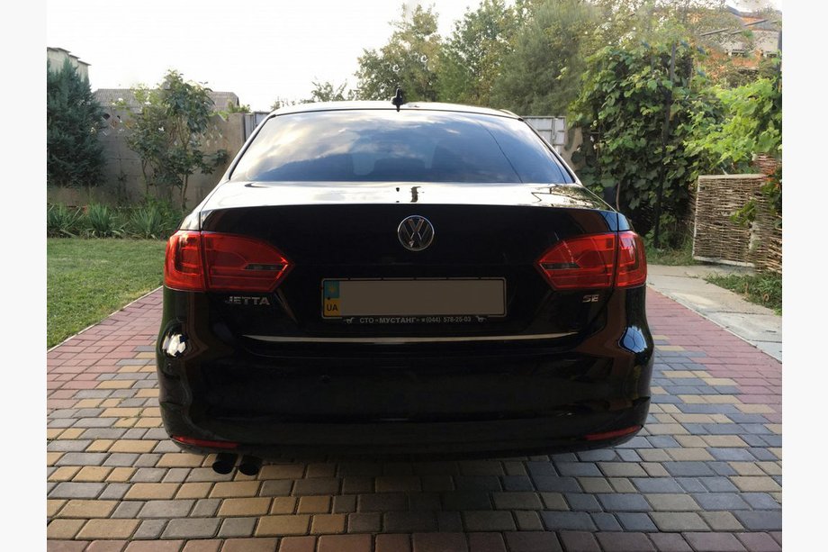 Volkswagen Jetta 2011–2018 Nerezová lišta hrany víka kufru Fotografie 2