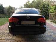 Volkswagen Jetta 2011–2018 Nerezová lišta hrany víka kufru 2014–2018 fotografie 2
