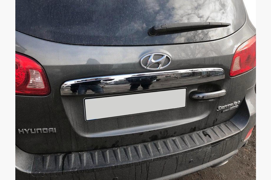 Hyundai Santa Fe 2 2006–2012 Lišta nad SPZ (nerez) Image