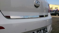 Hyundai I-20 2012–2014 Nerezová lišta na hranu víka kufru fotografie 2