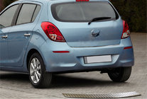Hyundai I-20 2012–2014 Nerezová lišta na zadní nárazník OmsaLine fotografie 1
