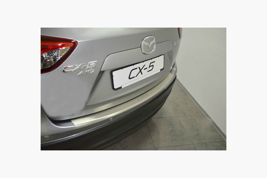 Mazda CX-5 2012–2017 Nerezová ochranná lišta na zadní nárazník s ohybem Natanika Fotografie 1