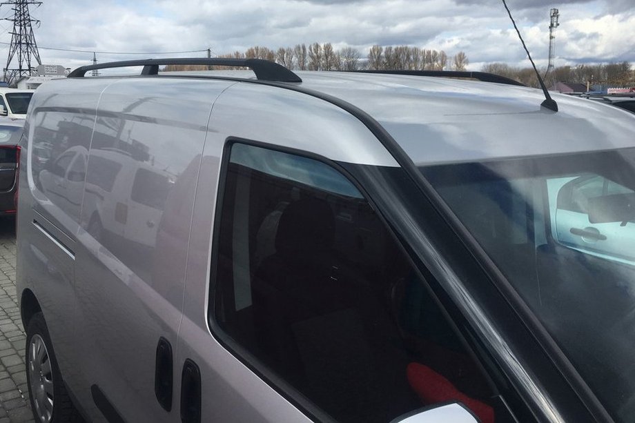 Fiat Doblo II 2010–2022 Černé střešní ližiny Image