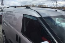 Fiat Doblo II 2010–2022 Černé střešní ližiny fotografie 1