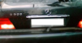 Mercedes S-class W140 1991–1998 Nerezová lišta nad SPZ fotografie 1