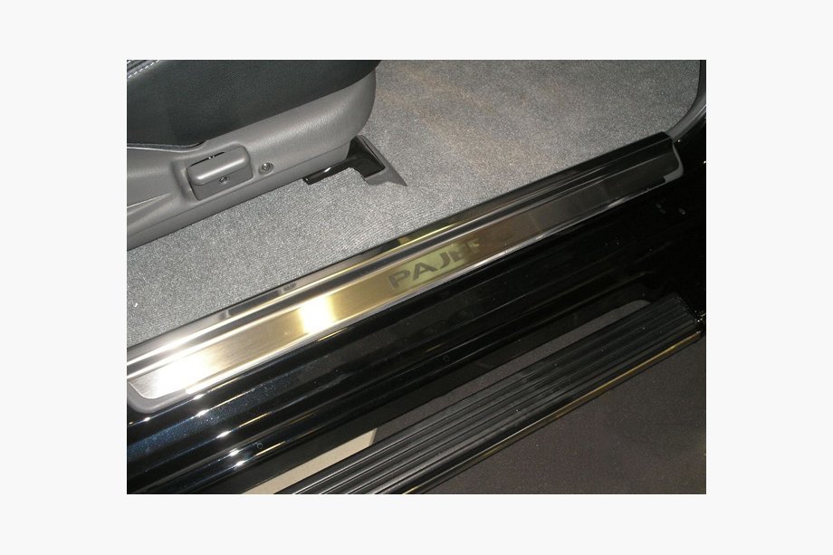 Mitsubishi Pajero Sport 1996–2007 Nerezové kryty prahů Nataniko Image