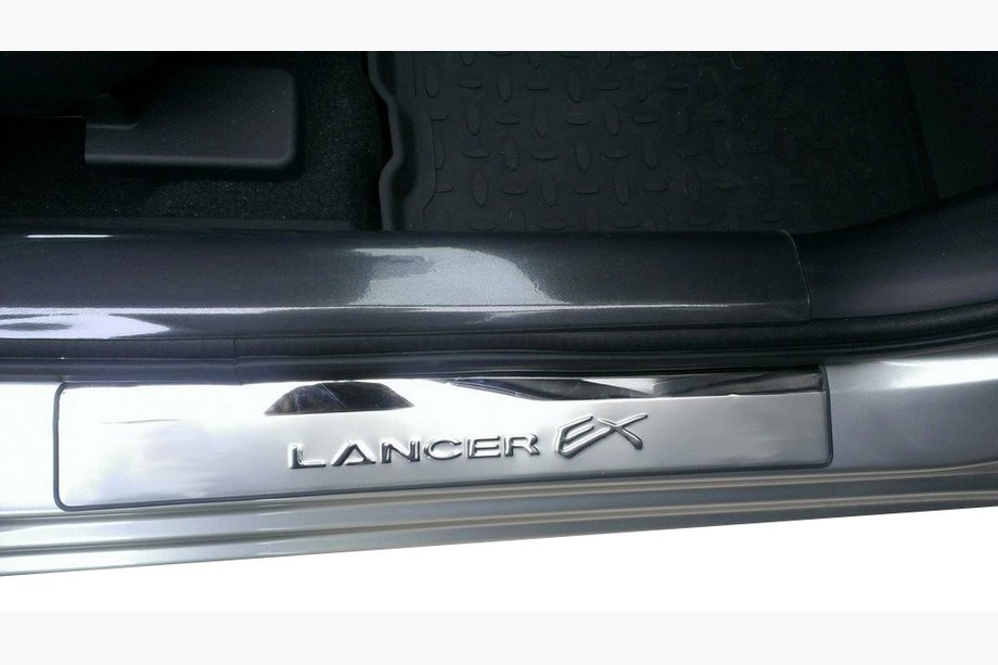 Mitsubishi Lancer X 2008– Akce!! Chromové kryty prahů Lancer EX Image