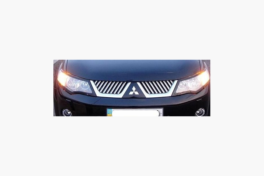 Mitsubishi Outlander 2006–2012 Nerezové kryty masky chladiče (2006-2010) Image