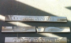 Mitsubishi Outlander 2012–2021 Kryty prahů Carmos (4 ks, nerez) fotografie 1