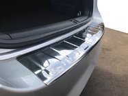 Volkswagen Passat B7 2012–2015 Nerezová lišta na zadní nárazník Carmos (SW) fotografie 1