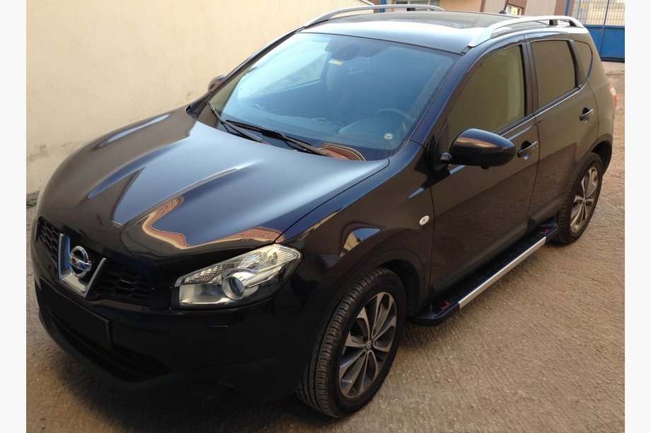 Nissan Qashqai 2010–2014 Boční prahy RedLine V1 (2 ks, hliník) Image