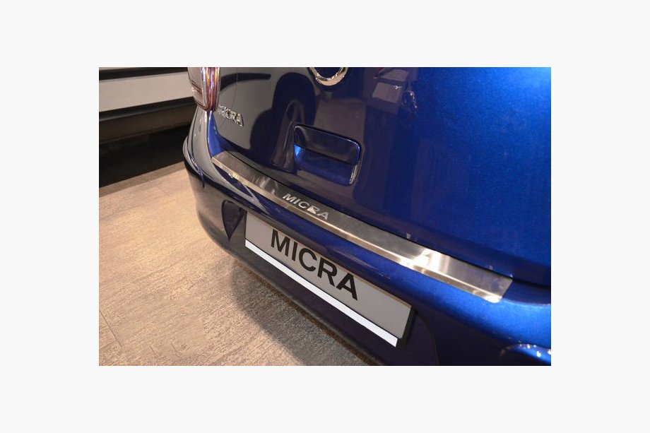 Nissan Micra K13 2011–2016 Nerezová lišta na zadní nárazník s ohybem Nataniko Fotografie 1