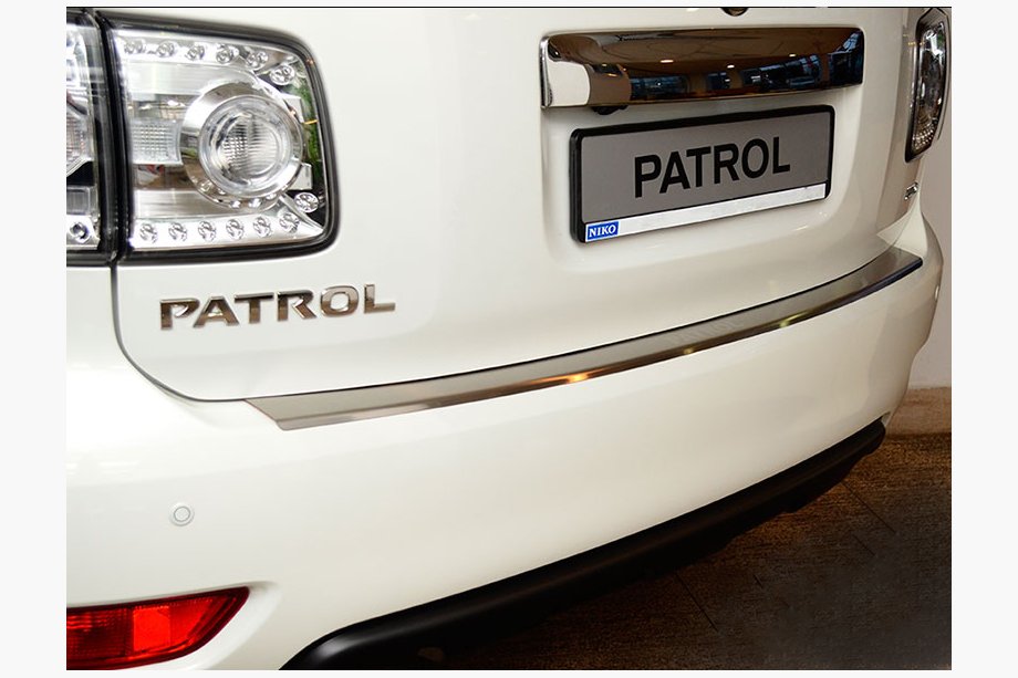 Nissan Patrol Y62 2010–2024 Nerezová lišta na zadní nárazník s ohybem Nataniko Fotografie 1