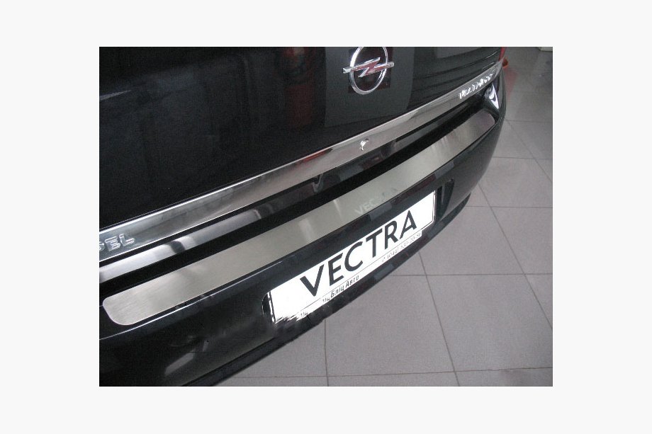 Opel Vectra C 2002–2008 Nerezová lišta zadního nárazníku Natanika Kombi Image