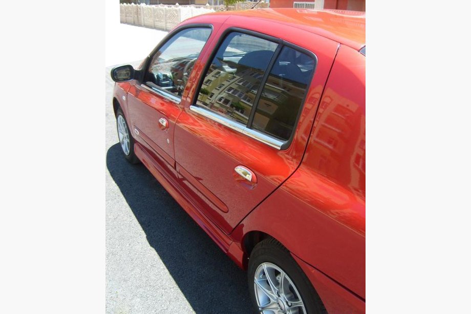 Renault Symbol 1999–2008 Boční prahy ve stylu Ferrari (k lakování) Image