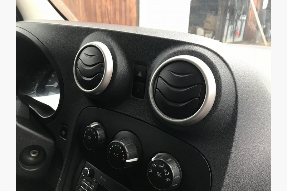 Mercedes Citan 2013–2021 Ozdobné rámečky vnitřních výdechů ventilace (4 ks, nerez) Image