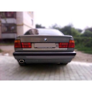 Nerezová lišta na hranu víka kufru BMW řady 5 E34 1988–1995 fotografie 1