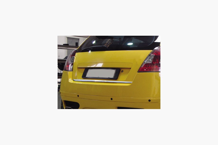 Fiat Stilo 2001–2007 Nerezová lišta na hranu víka kufru Fotografie 1