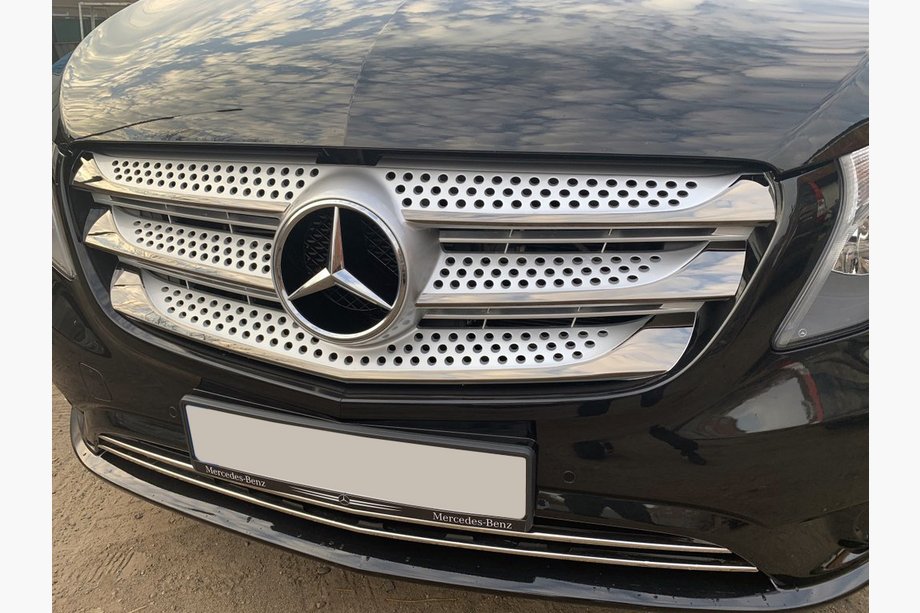Mercedes Vito/V-class W447 2014– Chromové lišty na masku chladiče 2014-2020 (5 ks, BlackChrome) Fotografie 1