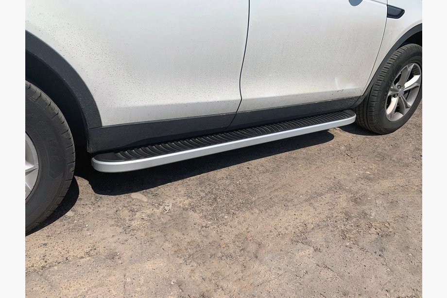Land Rover Discovery Sport 2014– Boční nášlapy Tayga Grey (2 ks, hliník) Image