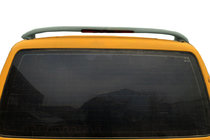 Volkswagen T4 Caravelle/Multivan 1990–2003 Střešní spoiler se stop-světlem Isikli (k lakování) fotografie 1