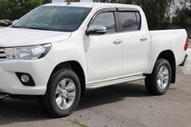 Toyota Hilux 2015– Boční nášlapy KB001 (nerez) 60 mm fotografie 2