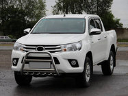 Toyota Hilux 2015– Přední ochranný rám QT008 (nerez) fotografie 1