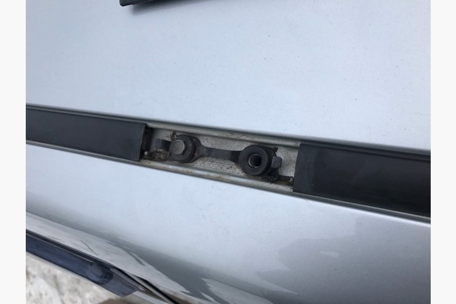 Toyota Land Cruiser Prado 120 2002–2009 Černé turecké střešní ližiny Kovové nožky Fotografie 12