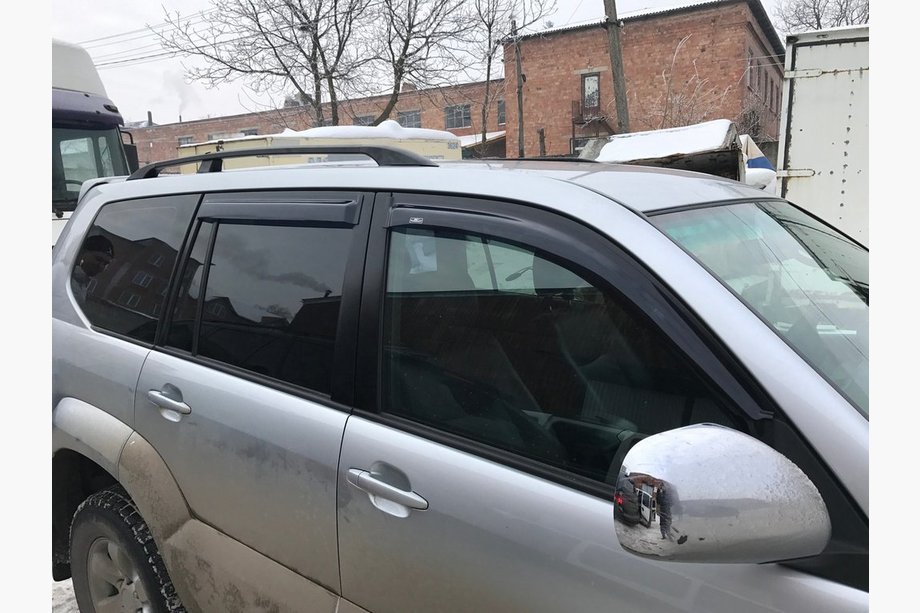 Toyota Land Cruiser Prado 120 2002–2009 Černé turecké střešní ližiny Kovové nožky Fotografie 8