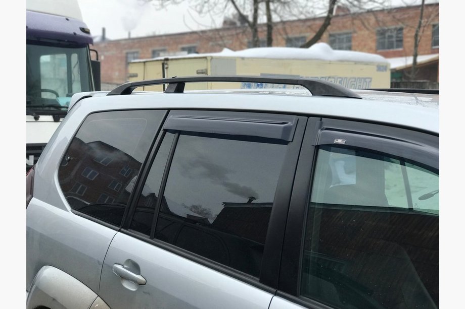 Toyota Land Cruiser Prado 120 2002–2009 Černé turecké střešní ližiny Kovové nožky Fotografie 6