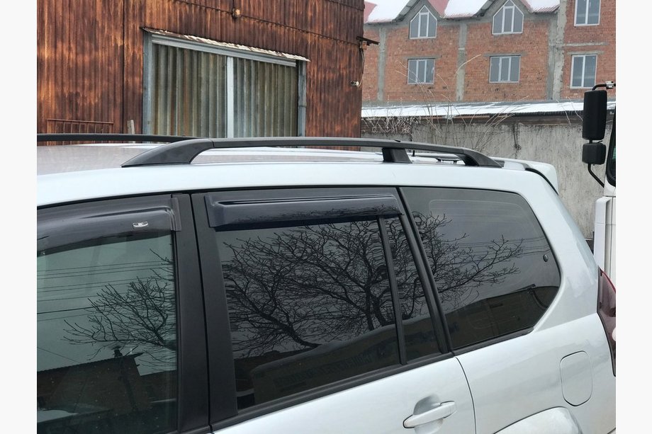 Toyota Land Cruiser Prado 120 2002–2009 Černé turecké střešní ližiny Kovové nožky Fotografie 5