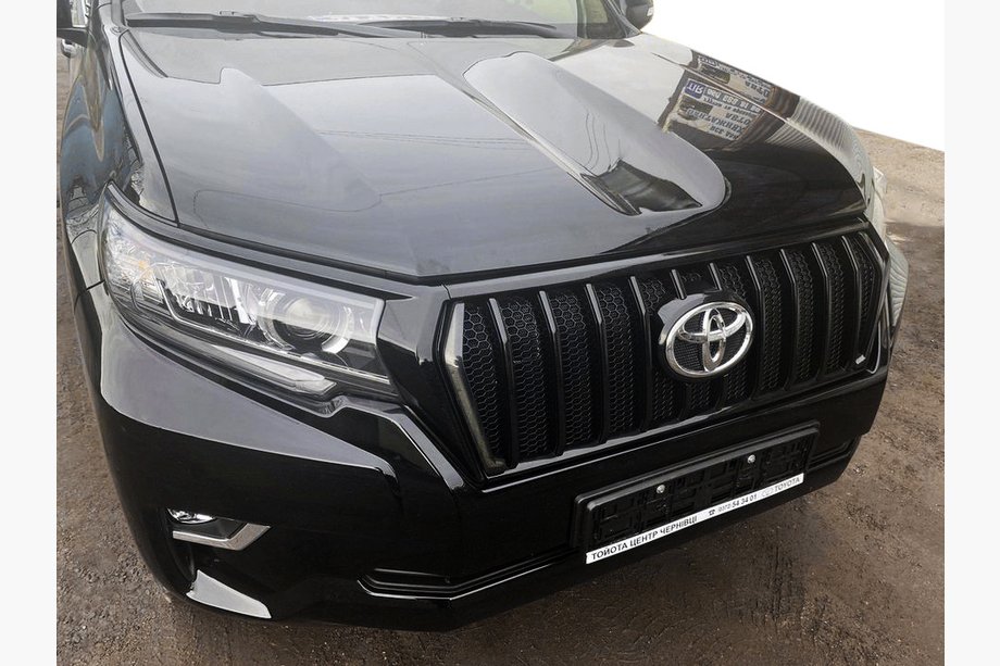 Toyota Land Cruiser Prado 150 2009–2023 Maska chladiče 2017↗ LED (Zeus Black, s Black obočím) Image