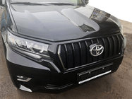 Toyota Land Cruiser Prado 150 2009–2023 Maska chladiče 2017↗ LED (Zeus Black, s Black obočím) fotografie 1