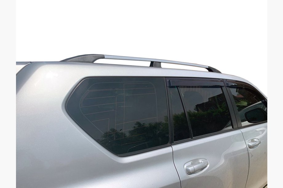 Toyota Land Cruiser Prado 150 2009–2023 Střešní ližiny – turecký design (chrom, 2 ks) Image