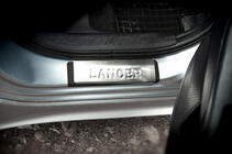 Mitsubishi Lancer X 2008– Kryty prahů (OMSA, 4 ks, nerez) fotografie 3