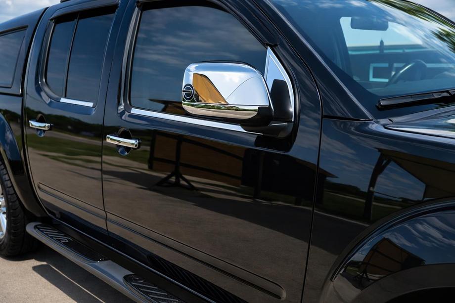Nissan Navara 2006–2015 Nerezové lišty na ofuky oken (2 ks) Fotografie 1