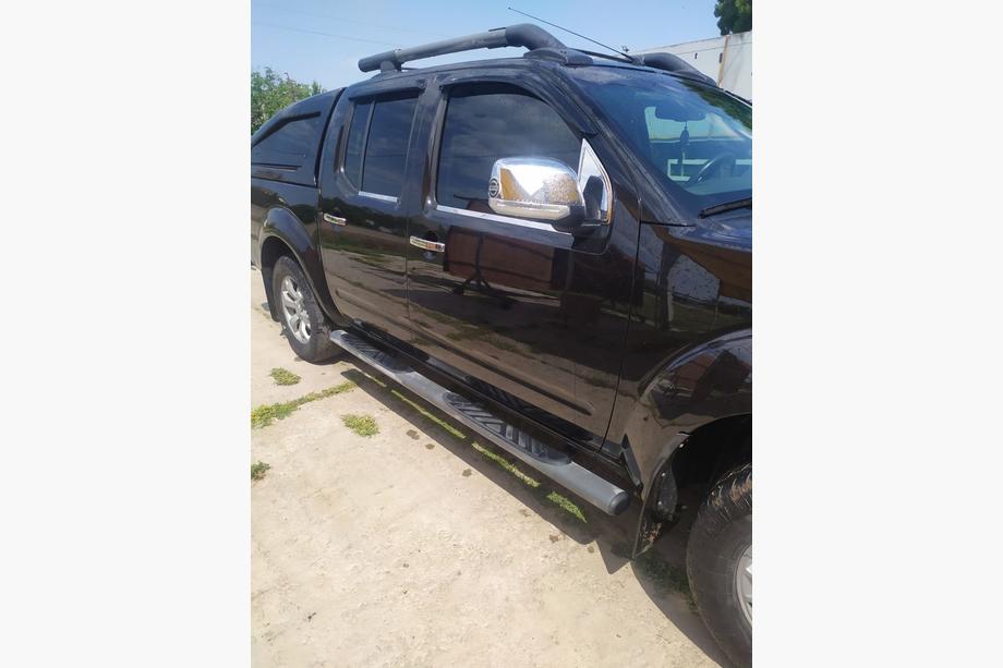 Nissan Navara 2006–2015 Nerezové lišty na ofuky oken (2 ks) Fotografie 4