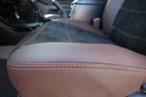 Toyota Land Cruiser Prado 120 2002–2009 Autopotahy z ekokůže + látky + alcantary Antara A088 (kompletní interiér) fotografie 22
