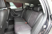 Volkswagen Passat B7 2012–2015 Autopotahy z ekokůže + látka + antara Antara A001 (kompletní sada) fotografie 2
