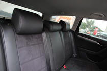 Volkswagen Passat B7 2012–2015 Autopotahy z ekokůže + látka + antara Antara A001 (kompletní sada) fotografie 3