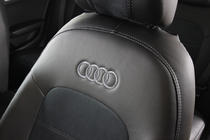 Audi A4 B8 2007–2015 Autopotahy z ekokůže + látka + antara Antara A001 (kompletní sada) fotografie 5