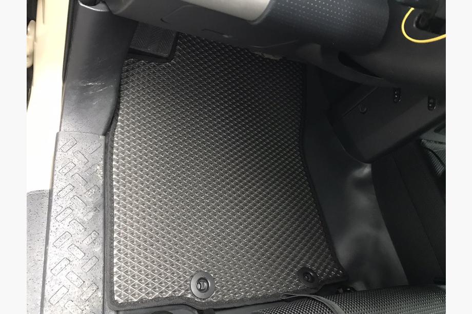 Toyota FJ Cruiser 2006–2022 EVA autokoberce (černé) Fotografie 2