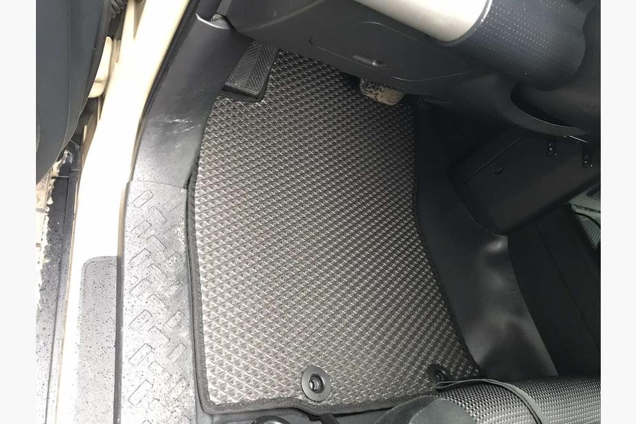 Toyota FJ Cruiser 2006–2022 EVA autokoberce (černé) Fotografie 1