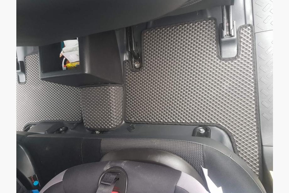 Toyota FJ Cruiser 2006–2022 EVA autokoberce (černé) Fotografie 9