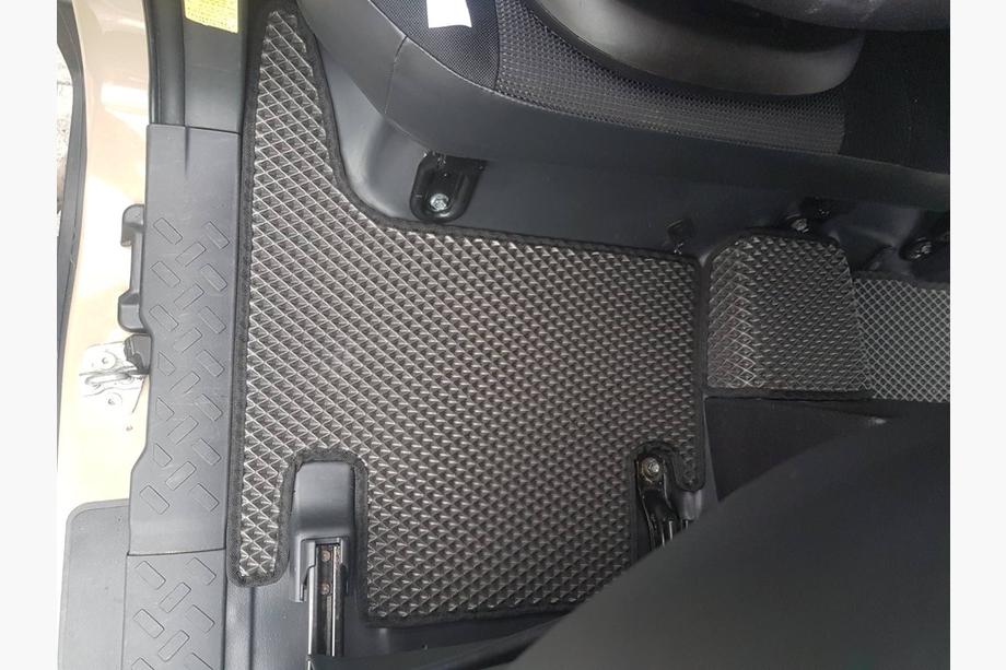 Toyota FJ Cruiser 2006–2022 EVA autokoberce (černé) Fotografie 10