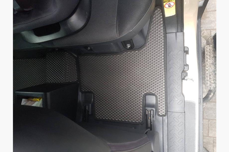 Toyota FJ Cruiser 2006–2022 EVA autokoberce (černé) Fotografie 13